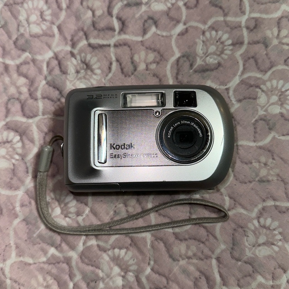 Kodak EastShare CX7300 camera